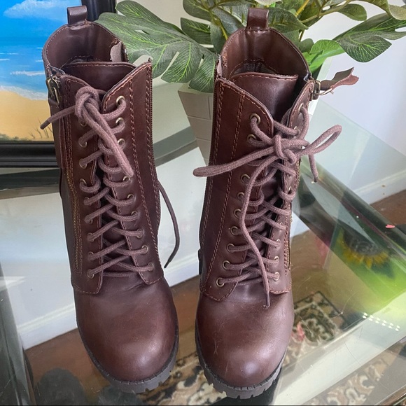 Closed Round Toe Lace-Up Block Heel Combat Boots - Picture 3 of 15